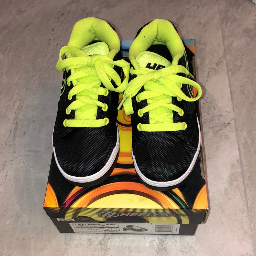 Heelys, Size 1 Youth